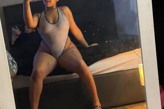 sexy lightskin - 20 - Image 1